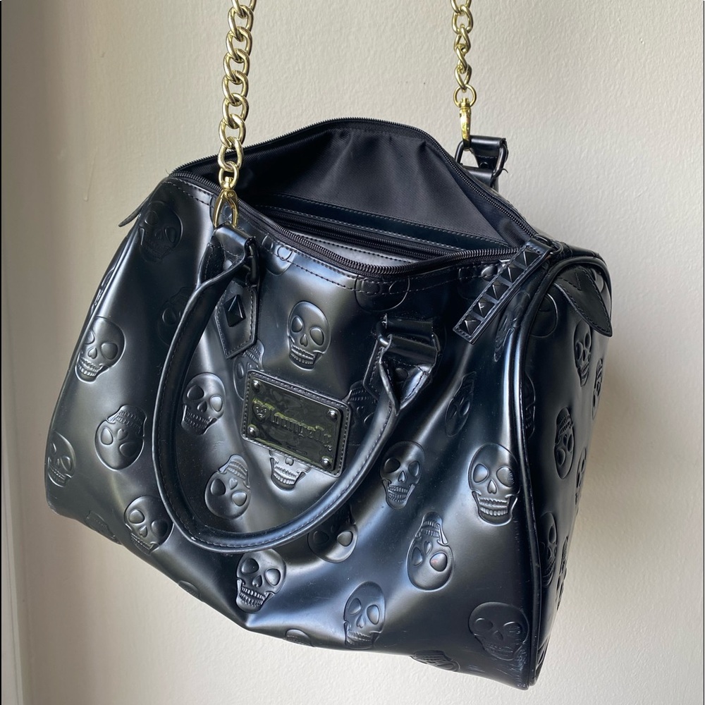 loungefly skull purse